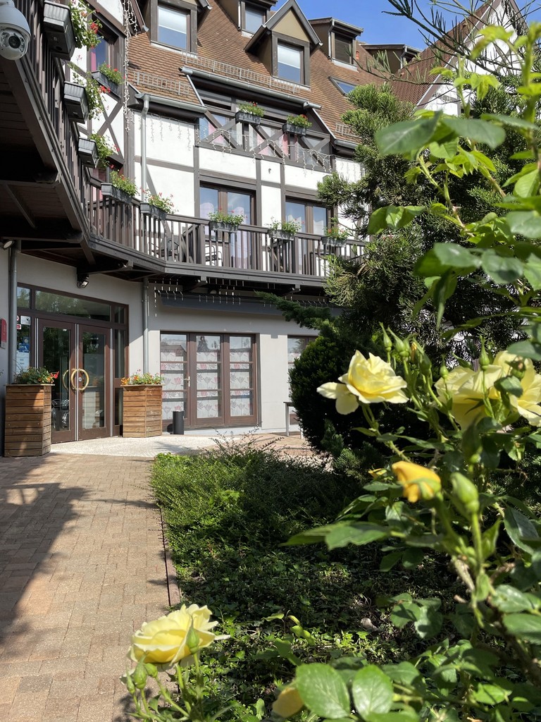 Vue extérieur de l'Hôtel les Alizés à Lipsheim